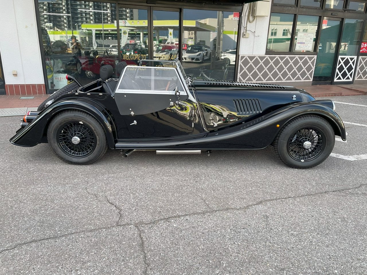 特選中古車 正規ディーラー車 MORGAN 4/4 (モーガン フォーフォー) スポーツブラック 498㎞