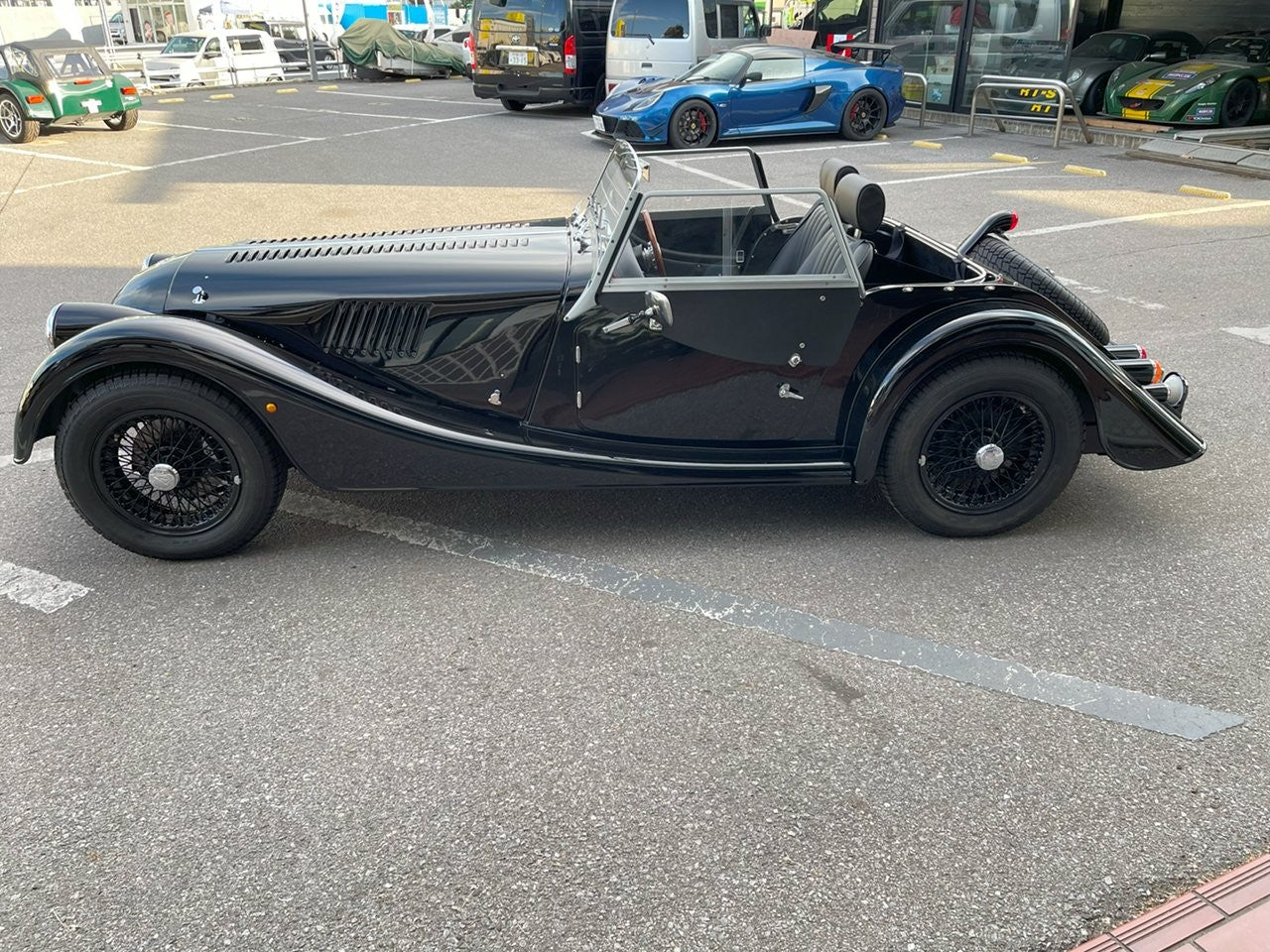 特選中古車 正規ディーラー車 MORGAN 4/4 (モーガン フォーフォー) スポーツブラック 498㎞