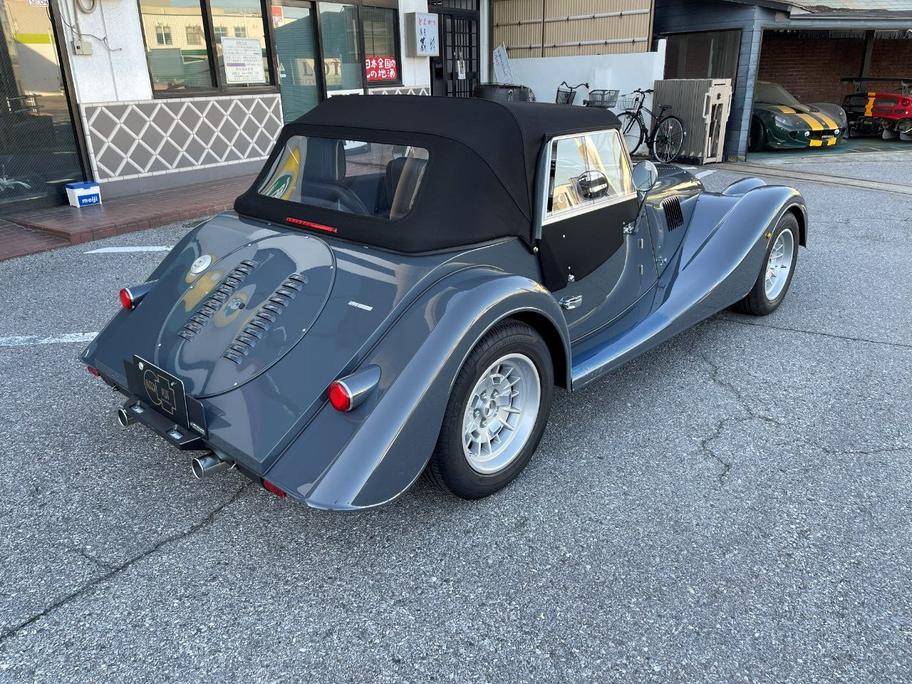 新古車 正規ディーラー車 MORGAN Plus Four AT (モーガン プラスフォー) クラシックグレー