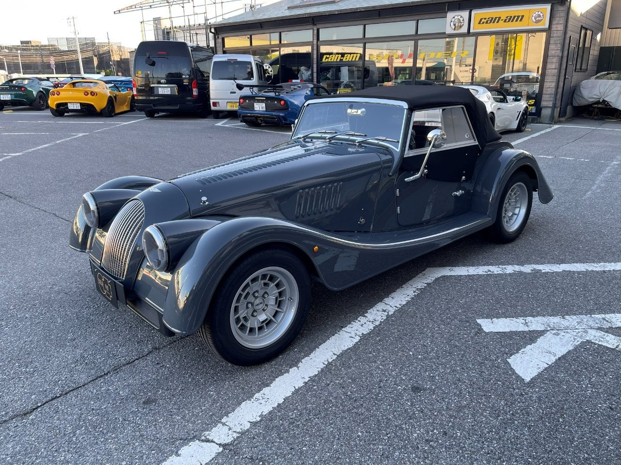 新古車 正規ディーラー車 MORGAN Plus Four AT (モーガン プラスフォー) クラシックグレー