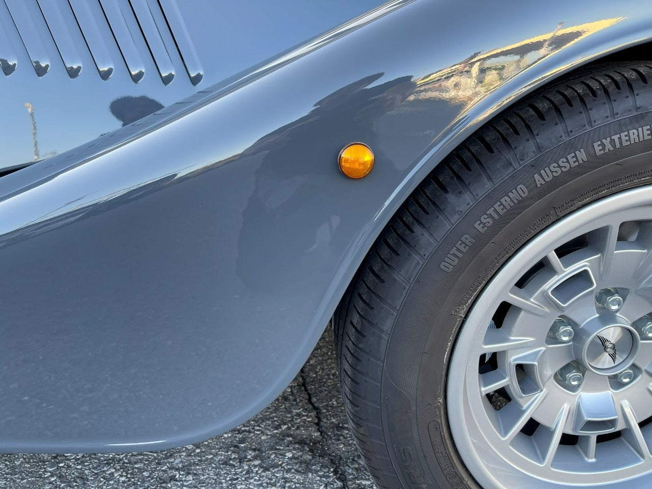 新古車 正規ディーラー車 MORGAN Plus Four AT (モーガン プラスフォー) クラシックグレー