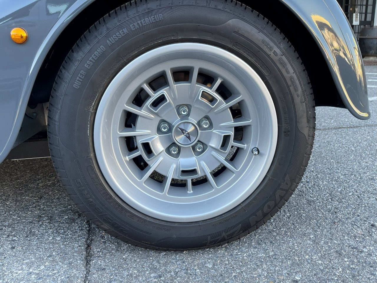 新古車 正規ディーラー車 MORGAN Plus Four AT (モーガン プラスフォー) クラシックグレー