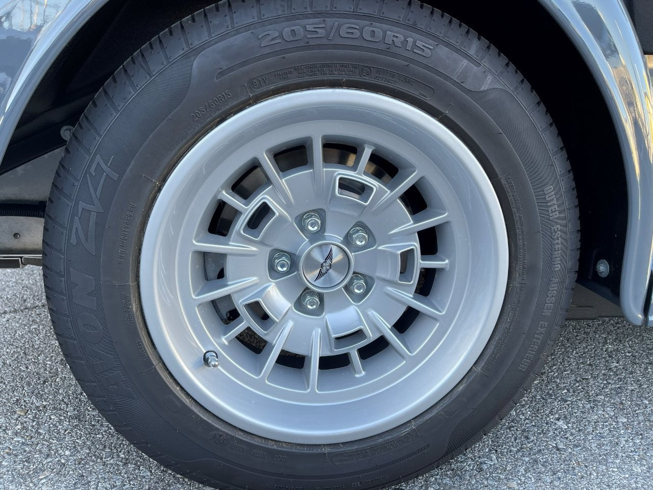 新古車 正規ディーラー車 MORGAN Plus Four AT (モーガン プラスフォー) クラシックグレー