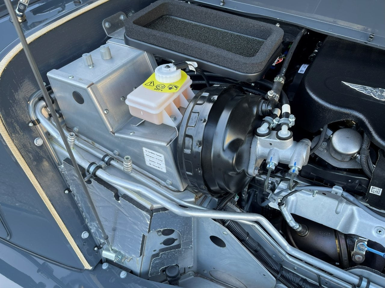 新古車 正規ディーラー車 MORGAN Plus Four AT (モーガン プラスフォー) クラシックグレー