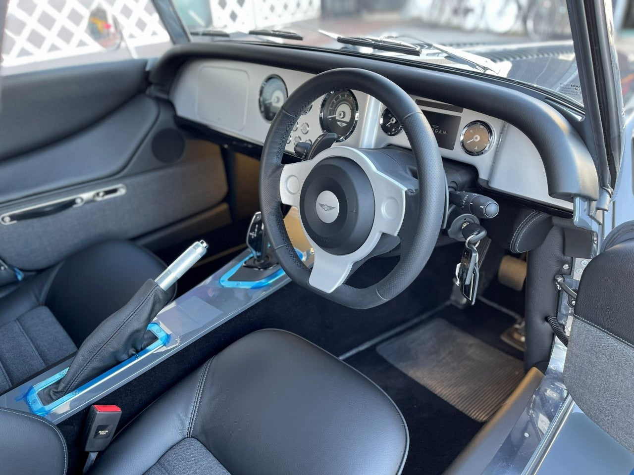 新古車 正規ディーラー車 MORGAN Plus Four AT (モーガン プラスフォー) クラシックグレー