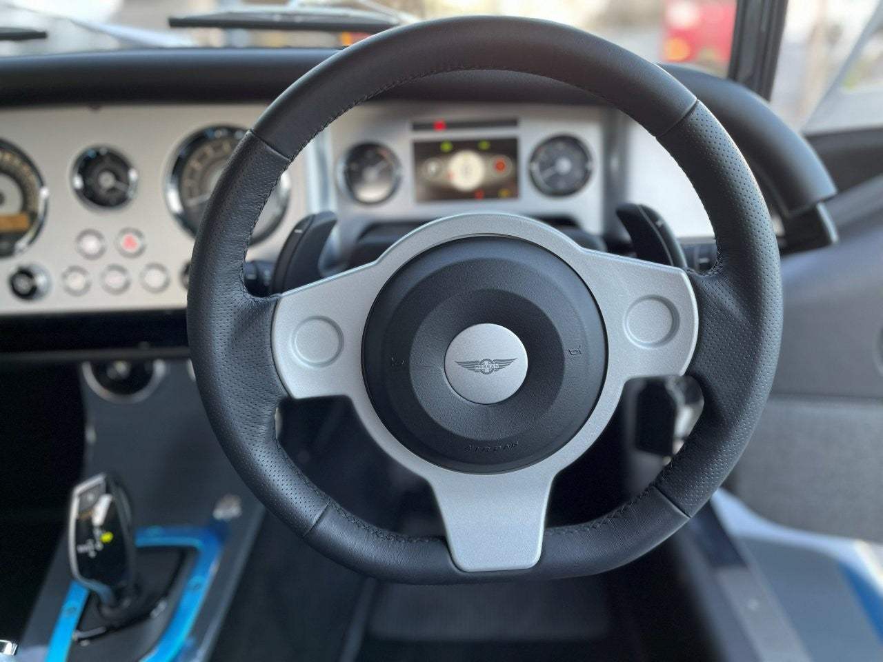 新古車 正規ディーラー車 MORGAN Plus Four AT (モーガン プラスフォー) クラシックグレー