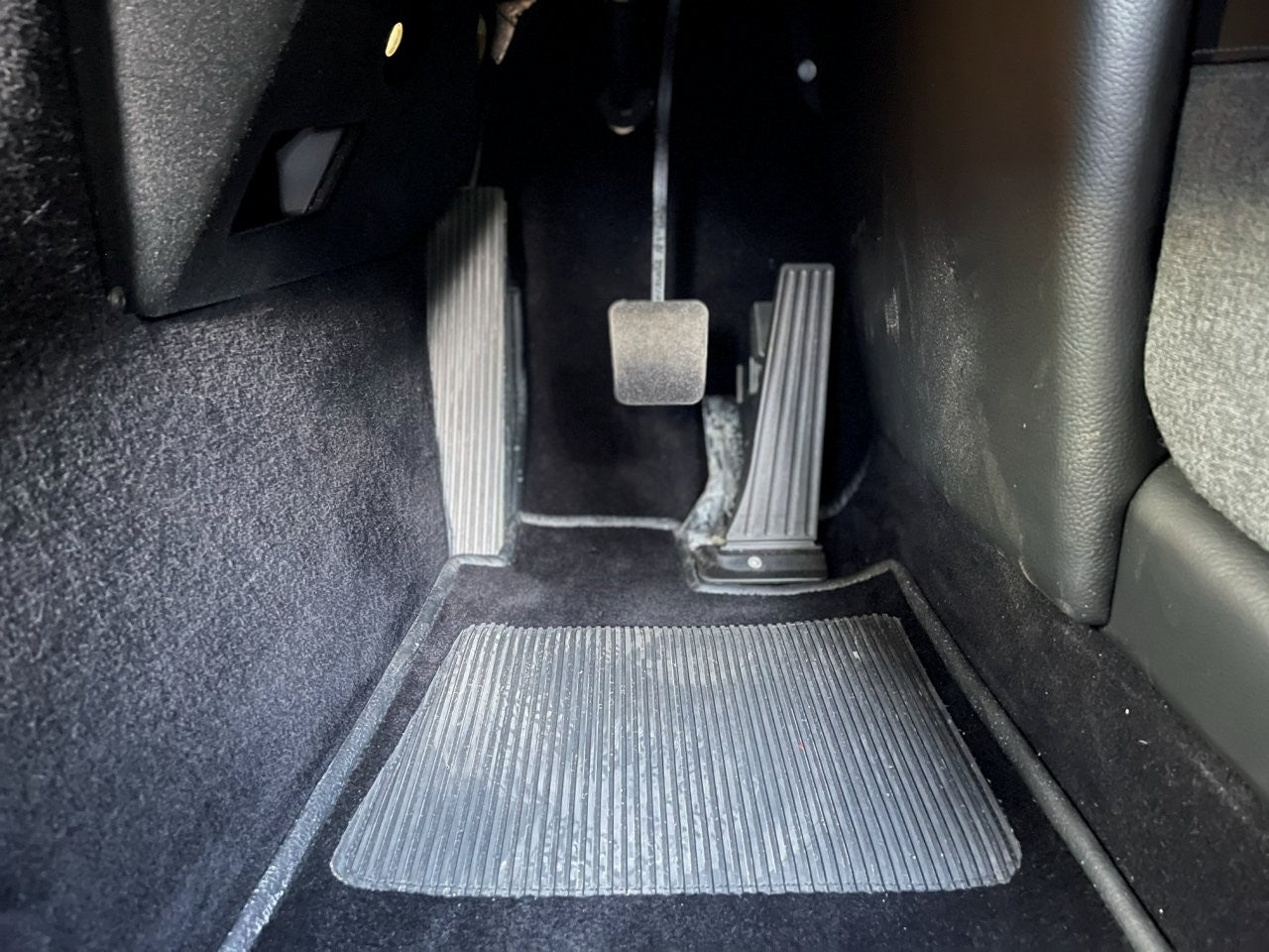 新古車 正規ディーラー車 MORGAN Plus Four AT (モーガン プラスフォー) クラシックグレー