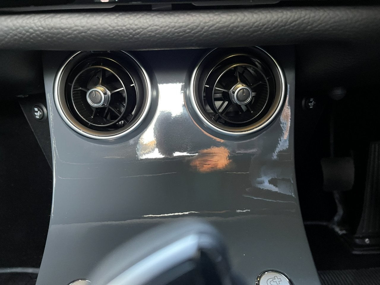 新古車 正規ディーラー車 MORGAN Plus Four AT (モーガン プラスフォー) クラシックグレー