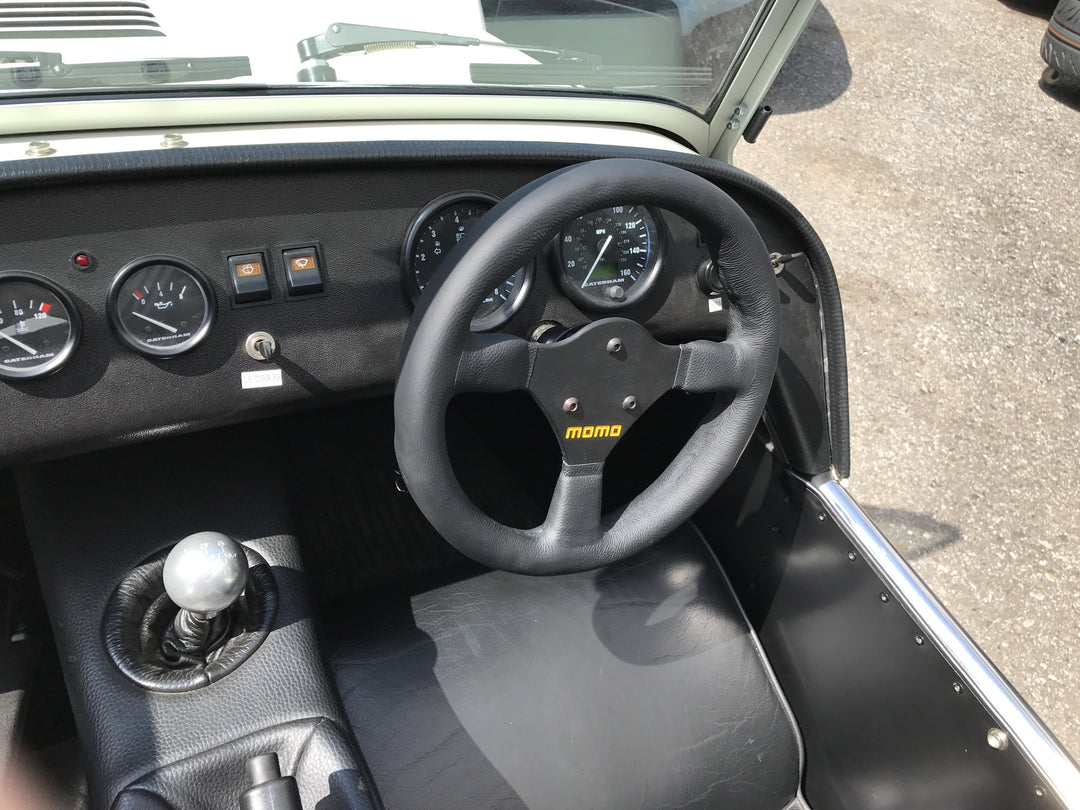 CATERHAM ケータハム用 ステアリングホイール MOMO(モモ) ステアリング モデル26 フォーミュラースタイル – OUTERPLUS  STORE